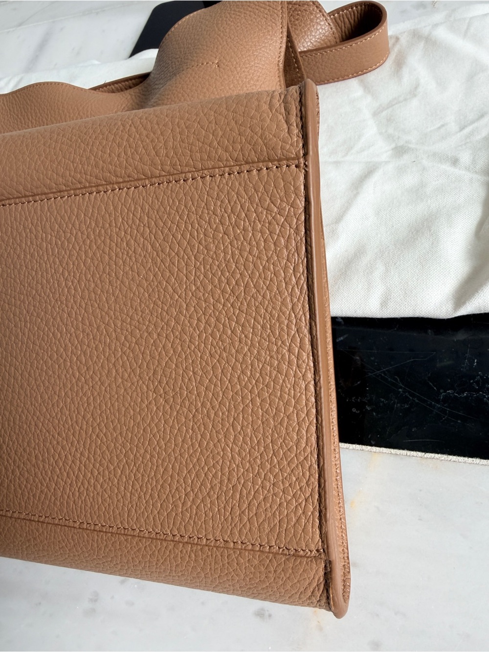 Cuyana Oversized Double Loop Bag - Picture 3 of 8